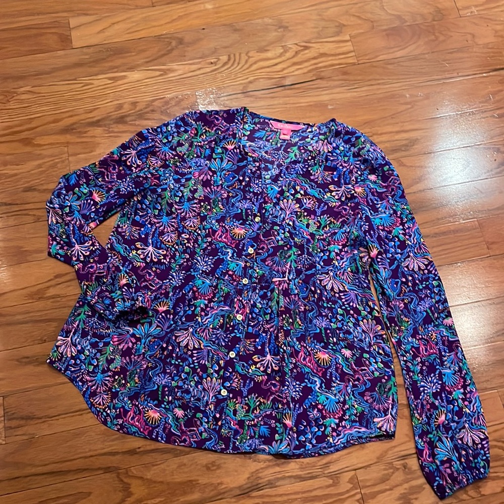 Lilly Pulitzer Lil-Eeze Blouse Gently Worn.